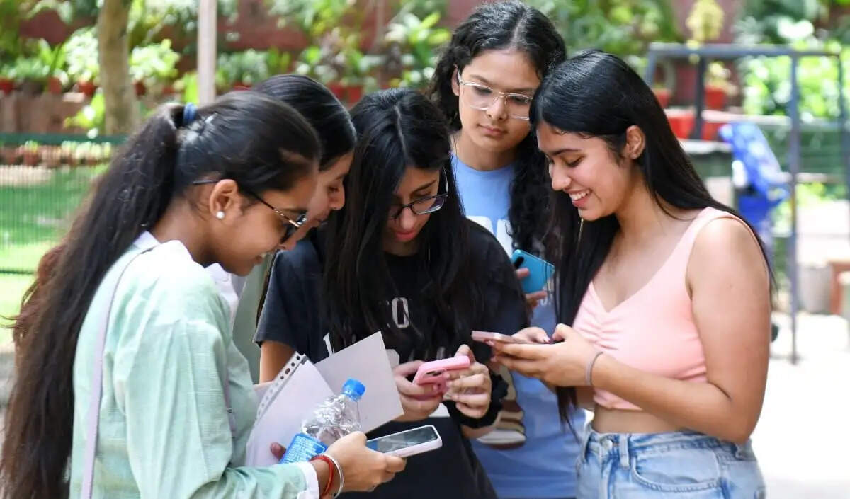 खाड़ी क्षेत्र में भू-राजनीतिक तनाव: ईरान की चेतावनी और वैश्विक प्रभाव