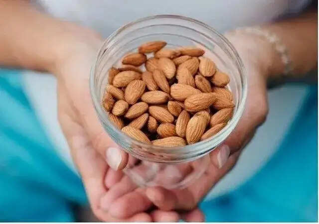 बादाम के स्वास्थ्य लाभ: कैसे यह आपकी सेहत को सुधार सकता है