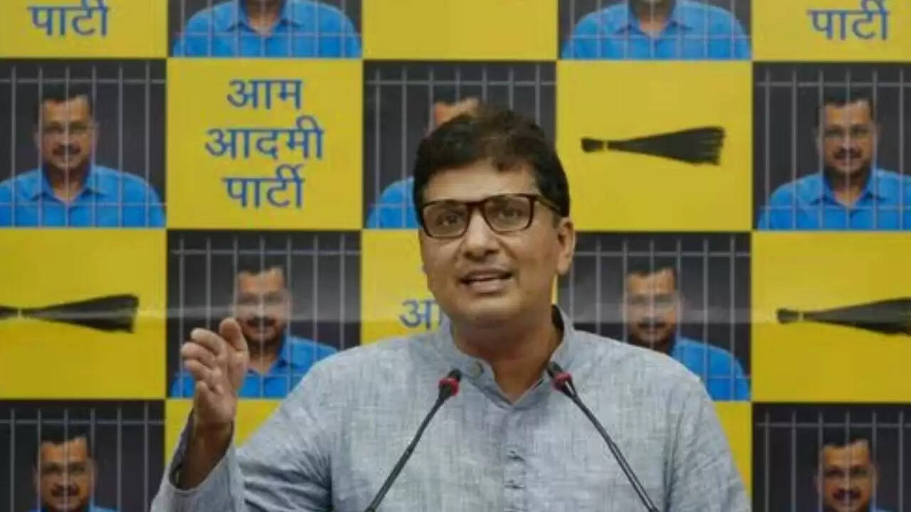 दिल्ली में बीजेपी पर आम आदमी पार्टी का तीखा हमला: क्या है फुलेरा की पंचायत का सच?