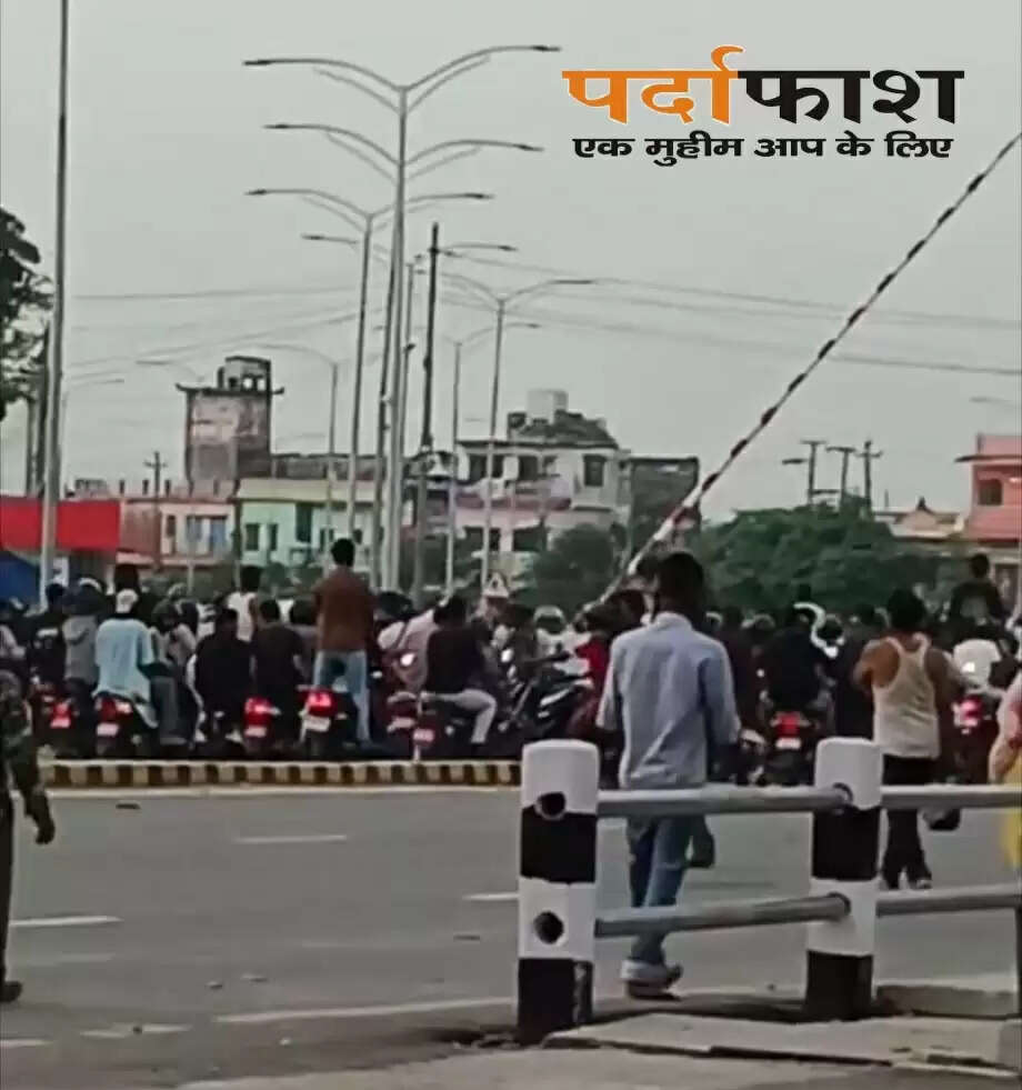 नेपाल में हिंसा का असर: भारत-नेपाल सीमा पर यातायात ठप