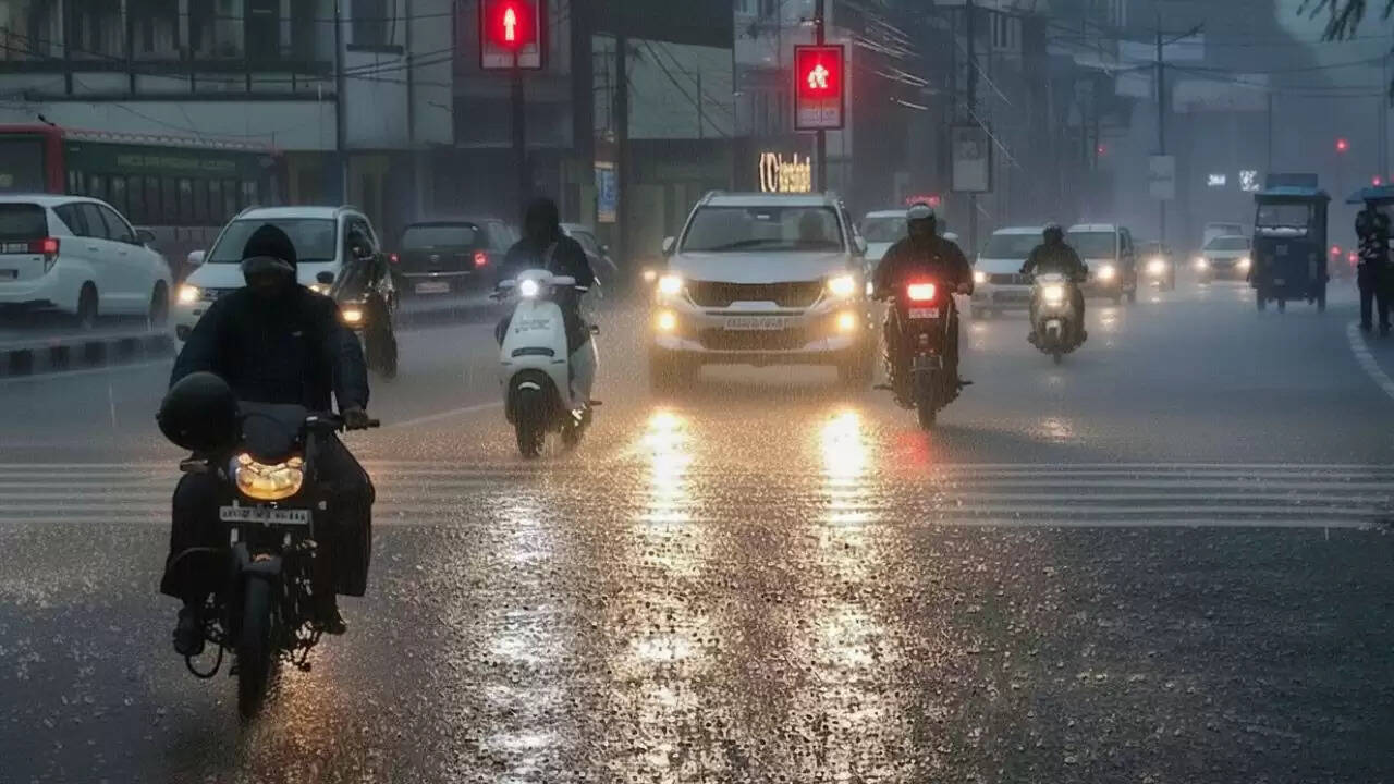 कोहरे और बारिश में सुरक्षित ड्राइविंग के लिए महत्वपूर्ण सुझाव