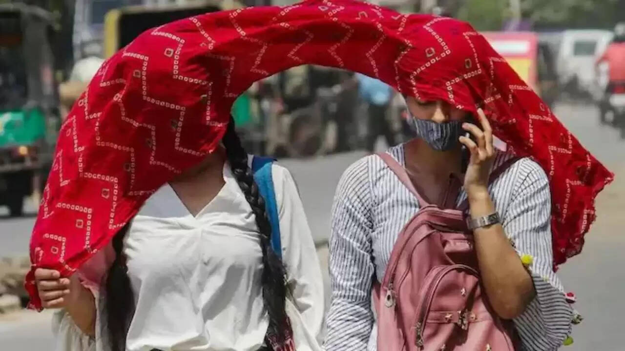 दिल्ली में गर्मी का कहर: हीट वेव के बीच राहत की उम्मीद