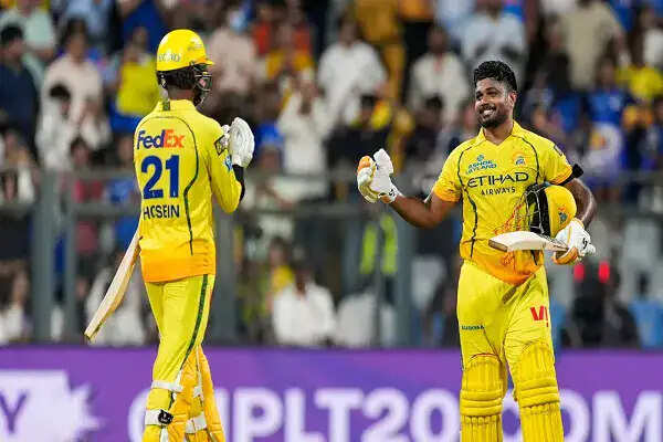 संजू सैमसन ने आईपीएल 2026 में बनाया नया रिकॉर्ड, शतक की झड़ी लगाई