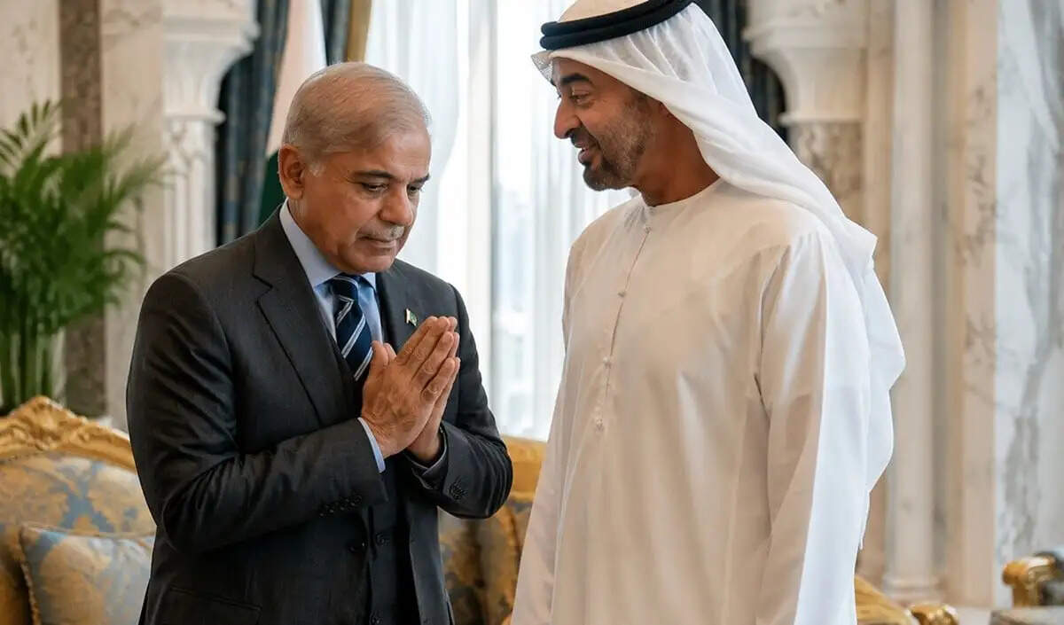 पाकिस्तान की आर्थिक स्थिति: कर्ज चुकाने की अनोखी रणनीति