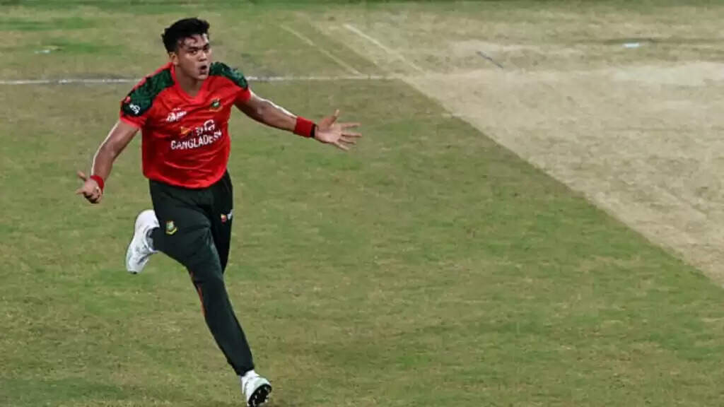 तस्कीन अहमद का मोहम्मद नवाज को आउट करने पर मजेदार रिएक्शन