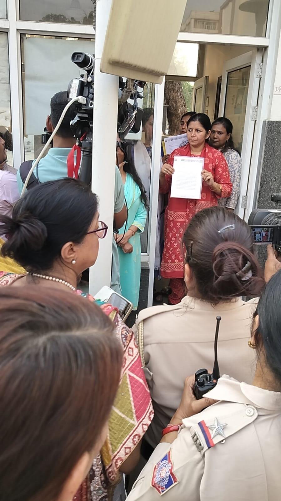 भाजपा महिला मोर्चा के प्रतिनिधिमंडल ने सांसद स्वाति मालीवाल को दिया समर्थन