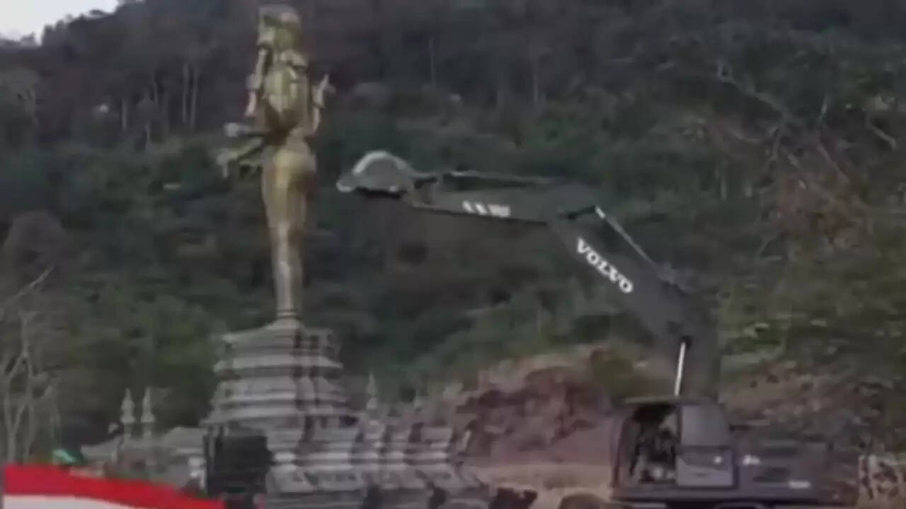 थाईलैंड और कंबोडिया के बीच सीमा विवाद में नया मोड़: विष्णु की प्रतिमा का ध्वंस