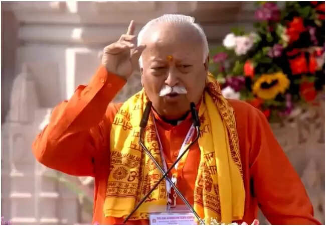 Ayodhya में ध्वजारोहण उत्सव: राम मंदिर पर लहराया भगवा झंडा