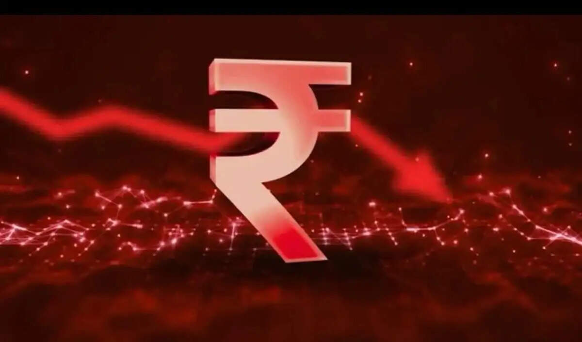 भारतीय रुपया अमेरिकी डॉलर के मुकाबले ऐतिहासिक निचले स्तर पर पहुंचा
