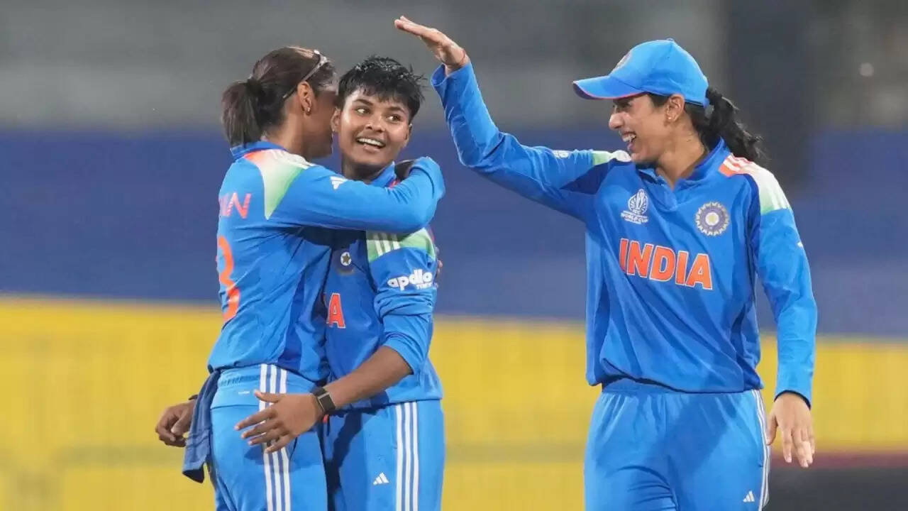 क्रांति गौड़ की शानदार गेंदबाजी से भारत ने पाकिस्तान को हराया, विश्व कप में शीर्ष स्थान पर पहुंचा