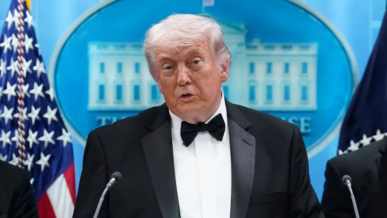 डोनाल्ड ट्रंप ने गोलीबारी के बाद की प्रतिक्रिया, हमलावर के आरोपों का किया खंडन