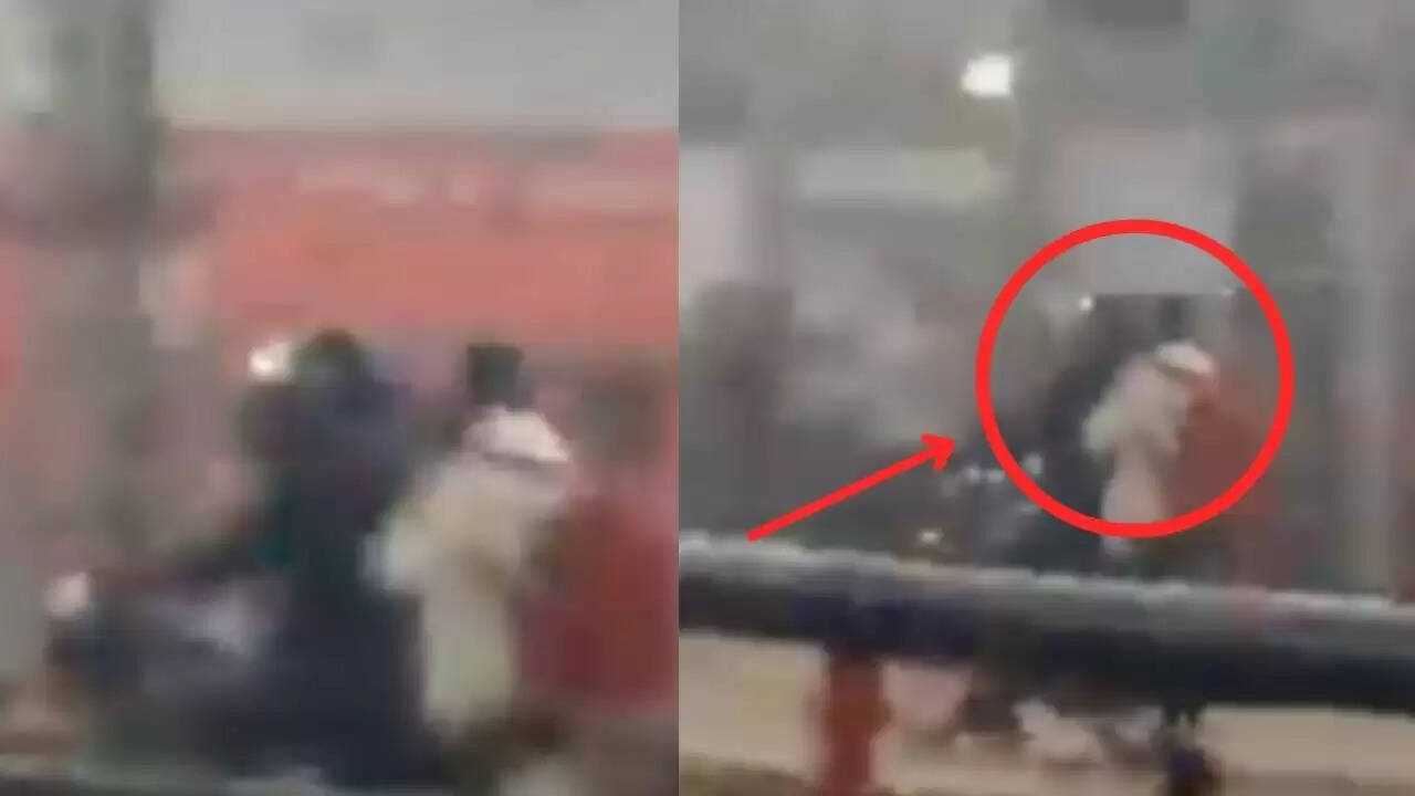 गोरखपुर रेलवे प्लेटफॉर्म पर बाइक चलाने का खतरनाक वीडियो वायरल