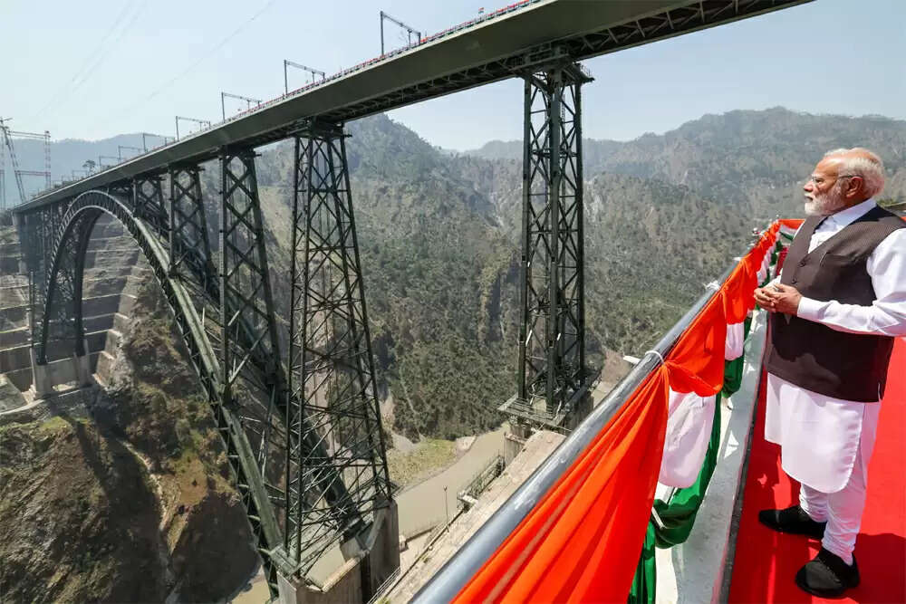 भारत की सीमा पर बुनियादी ढांचे का विकास: चीन से टकराव की तैयारी