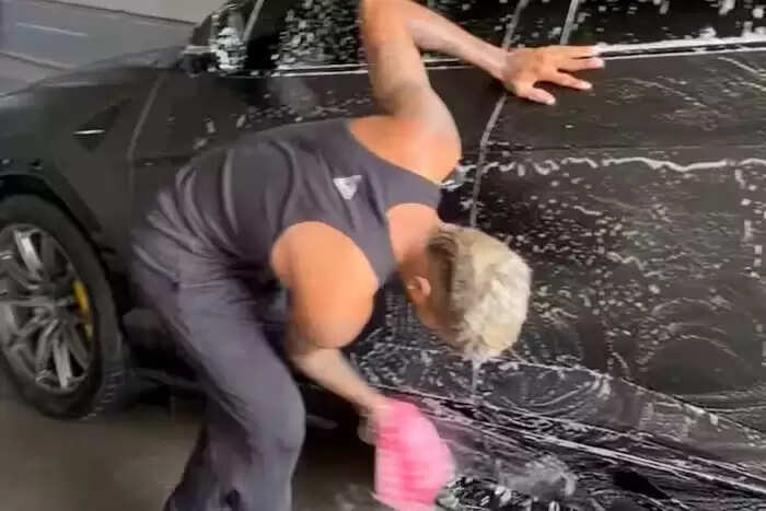 हार्दिक पांड्या की छुट्टियों की मस्ती: रोमांस और परिवार के साथ बिताए पल