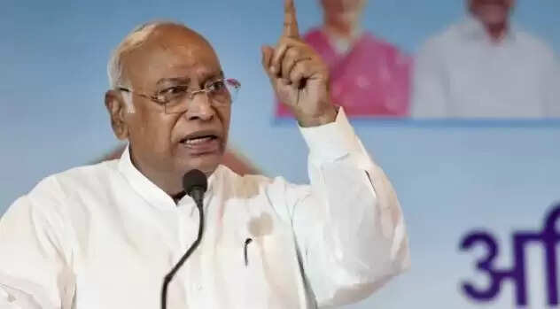 कांग्रेस अध्यक्ष खरगे का वंदे मातरम् पर संदेश: राष्ट्रवाद के दावेदारों पर निशाना