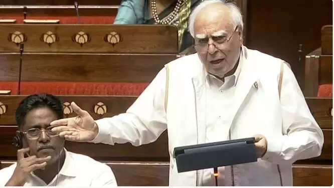 कपिल सिब्बल ने नए विधेयकों पर केंद्र सरकार को घेरा