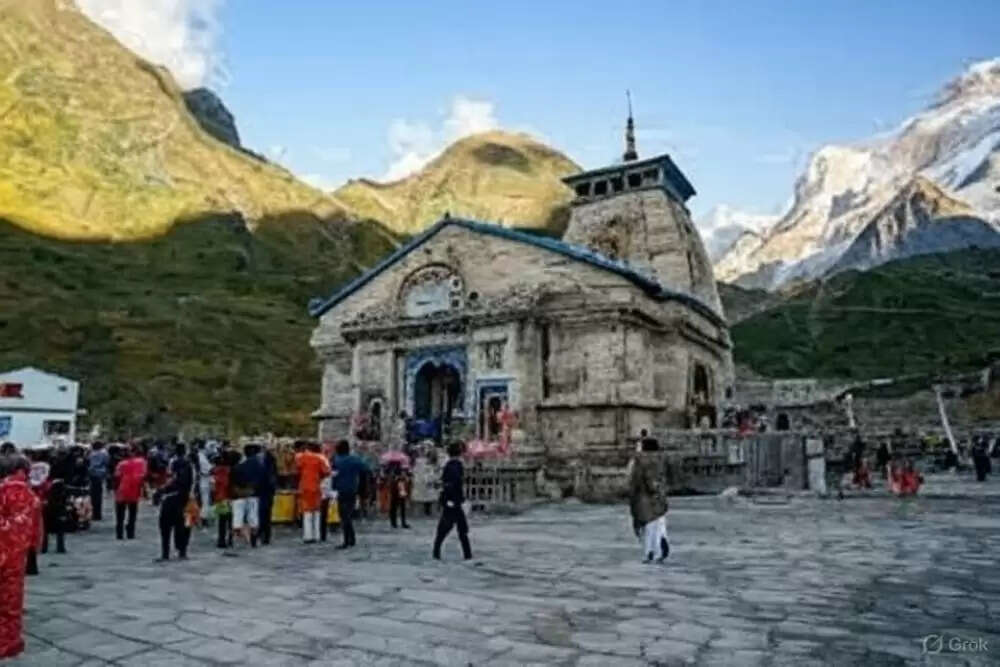 केदारनाथ यात्रा फिर से शुरू, लेकिन बारिश का खतरा बरकरार