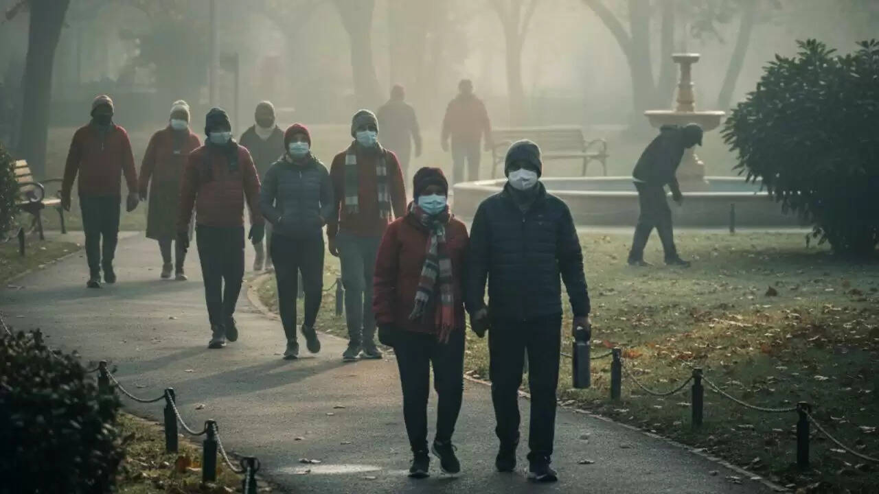 दिल्ली-एनसीआर में वायु गुणवत्ता गंभीर, AQI 337 पर पहुंचा