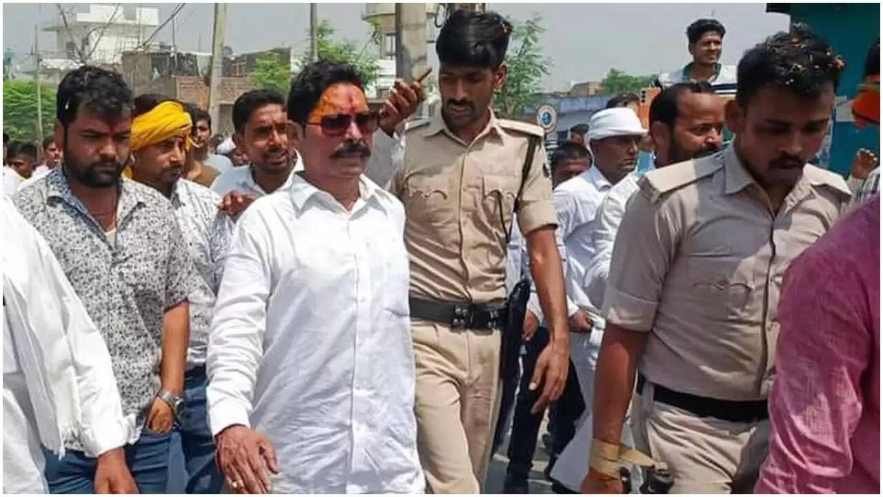 बिहार में जदयू उम्मीदवार अनंत सिंह की गिरफ्तारी से राजनीतिक हलचल