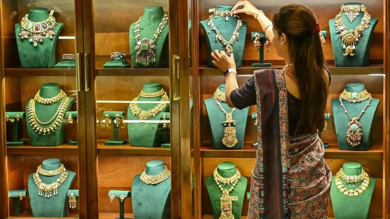 सोने और चांदी की कीमतों में उछाल: जानें आज के रेट और कारण