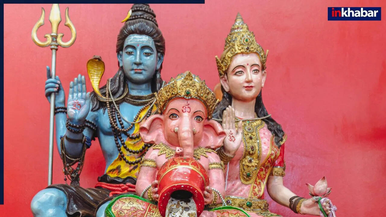 सोम प्रदोष व्रत 2025: शिव-पार्वती पूजा विधि और महत्व