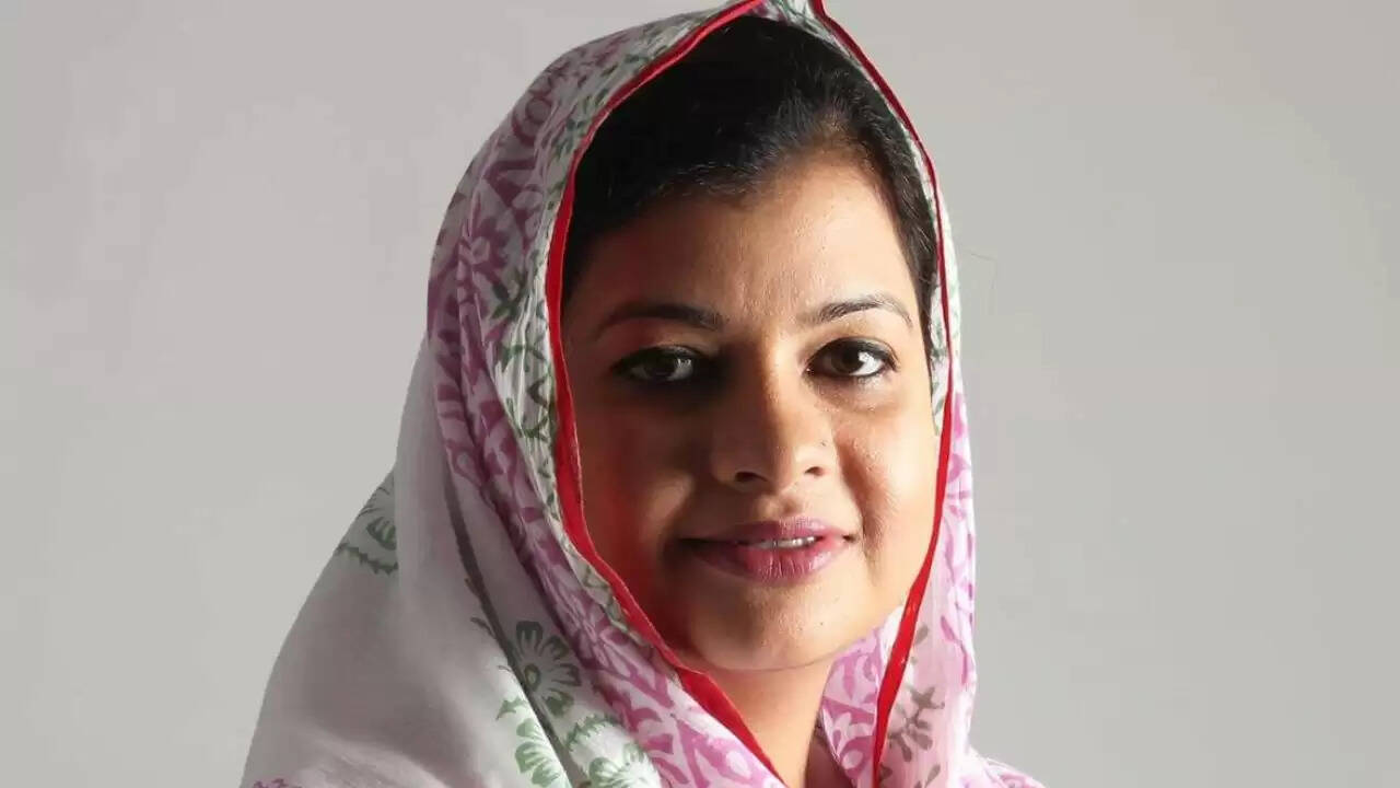 पश्चिम बंगाल में टीएमसी को बड़ा झटका, मौसम नूर ने कांग्रेस जॉइन की