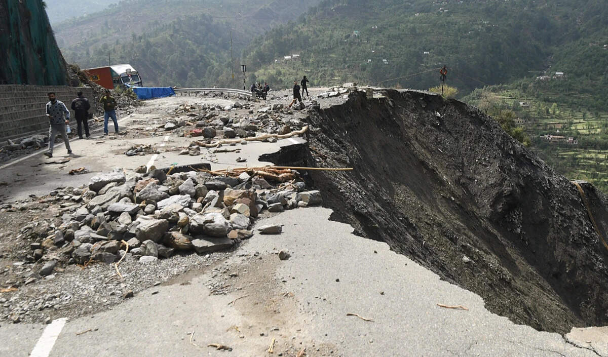 पश्चिमी केन्या में भूस्खलन से मृतकों की संख्या 26 हुई, लापता 25