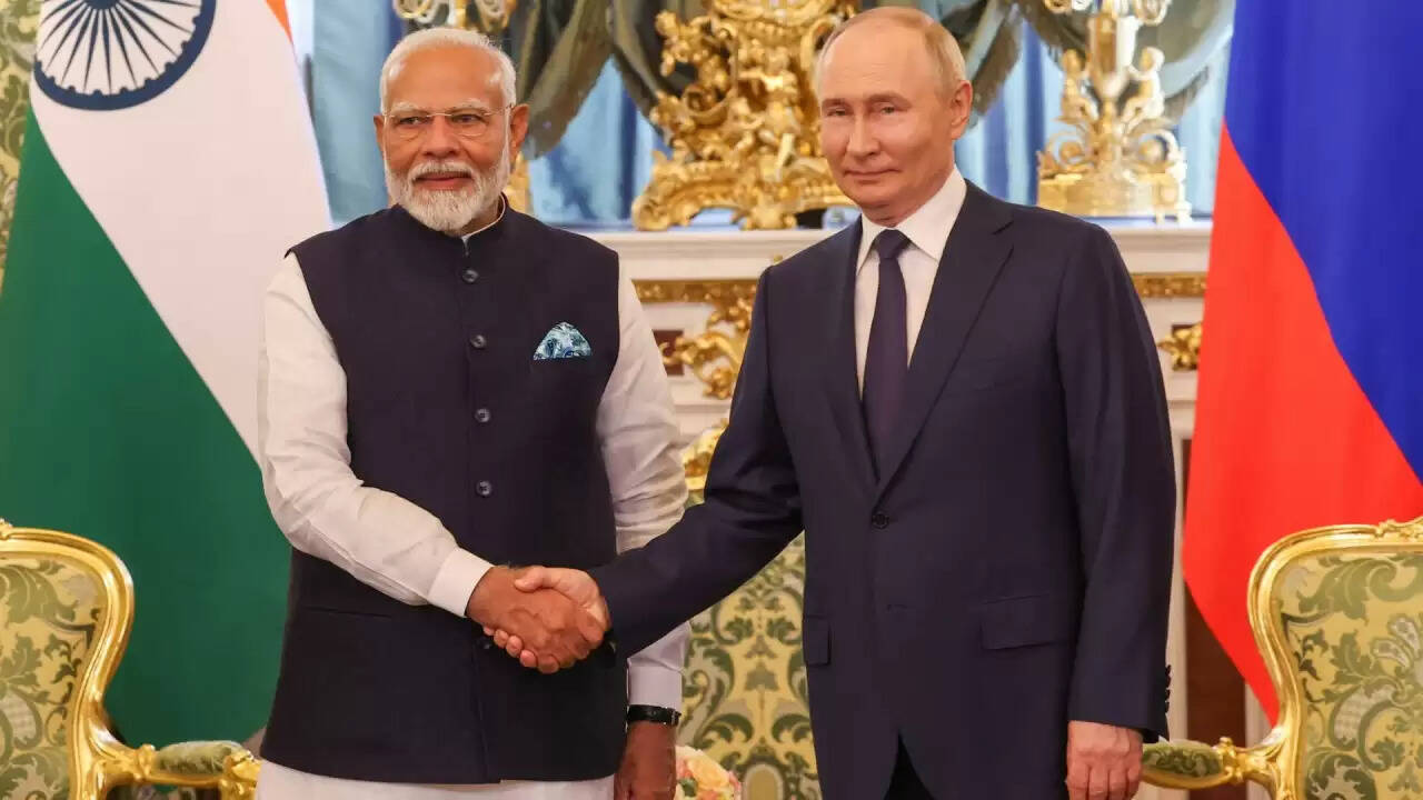 भारत का रूसी तेल आयात: नवंबर में वृद्धि, दिसंबर में गिरावट की आशंका