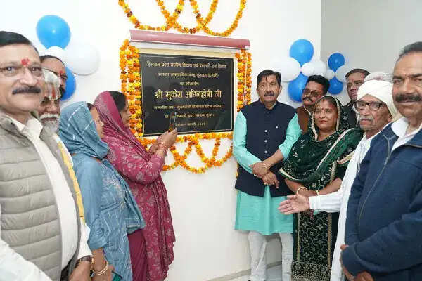 उपमुख्यमंत्री मुकेश अग्निहोत्री ने कुंगड़त पंचायत सामुदायिक केंद्र का उद्घाटन किया