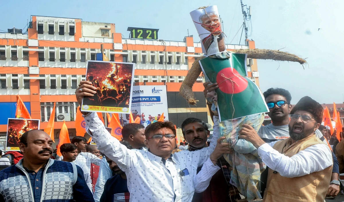 बांग्लादेश में हिंदू अल्पसंख्यकों के खिलाफ ईशनिंदा के आरोपों की बढ़ती घटनाएं