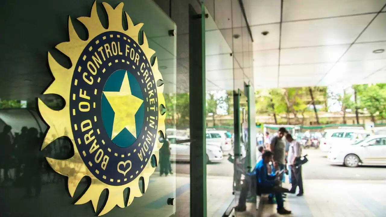 बीसीसीआई को RTI से बाहर रखने का खेल मंत्रालय का निर्णय विवादास्पद
