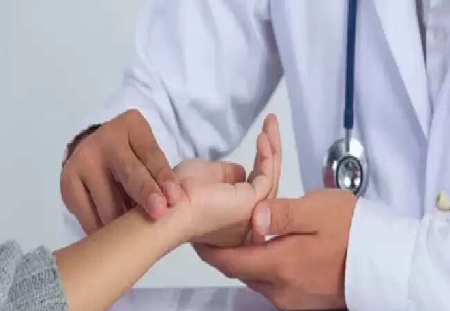 डायबिटीज के प्रारंभिक लक्षण: जानें कब करें सतर्कता