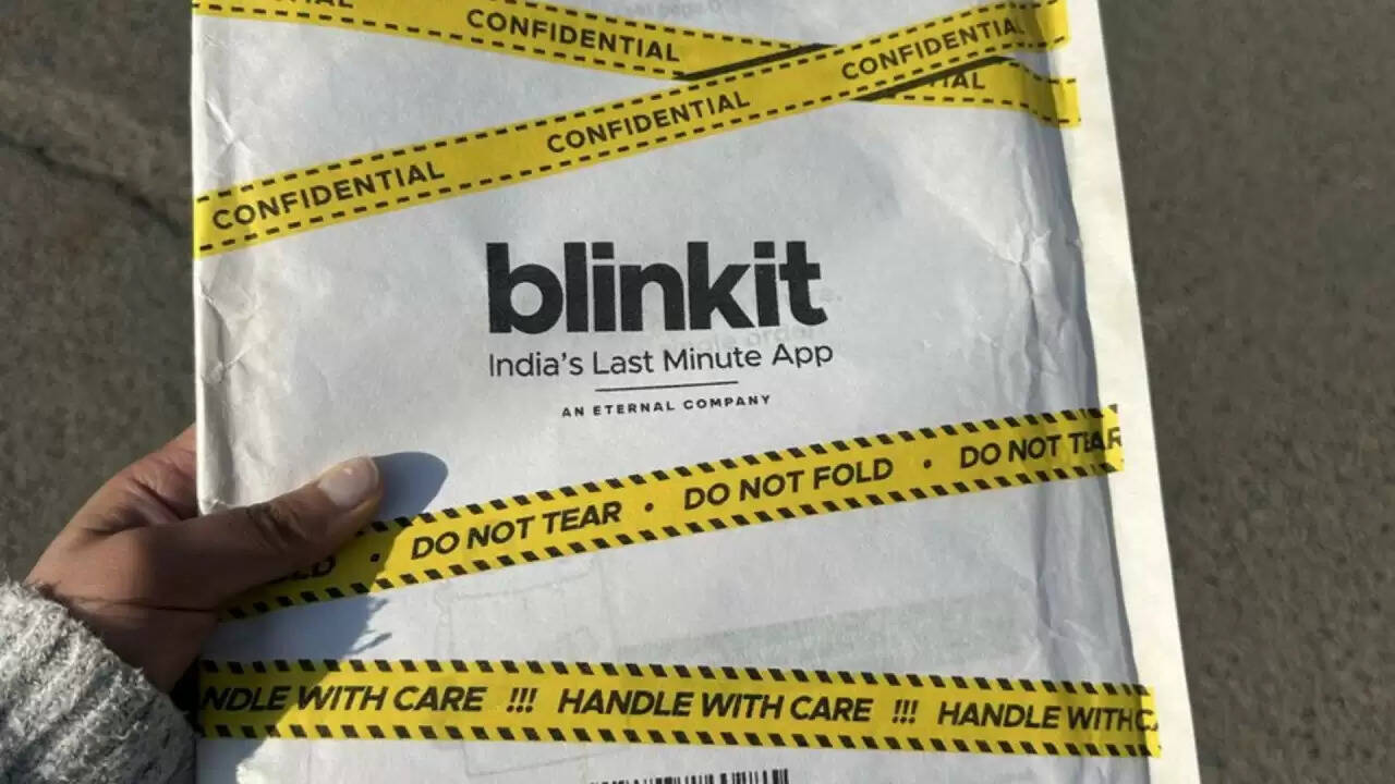 दिल्ली में वीजा इंटरव्यू के दौरान महिला की मदद के लिए आई Blinkit की तेज डिलीवरी