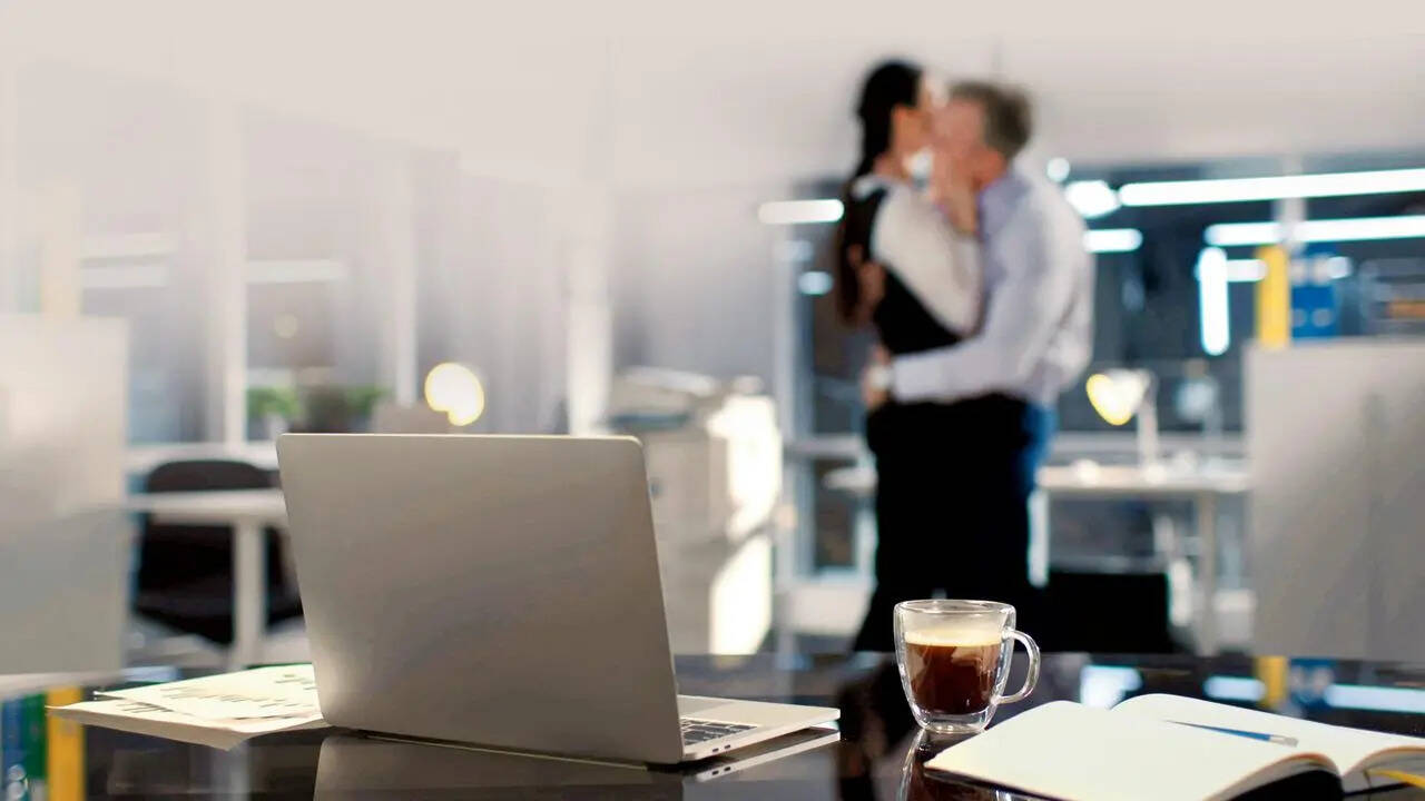 भारत में ऑफिस रोमांस: एक बढ़ती हुई प्रवृत्ति