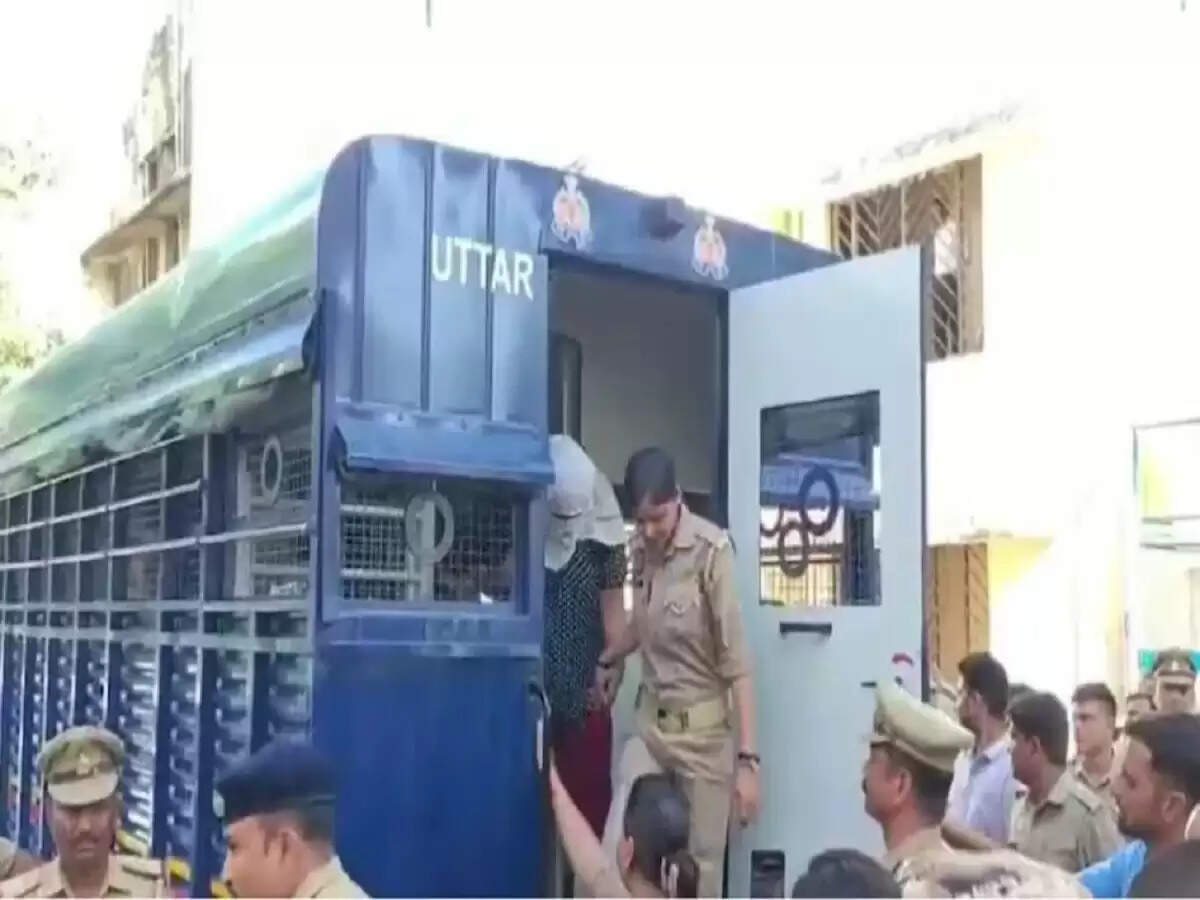 आगरा में धर्मांतरण गिरोह का खुलासा: लश्कर-ए-तैयबा से संबंध