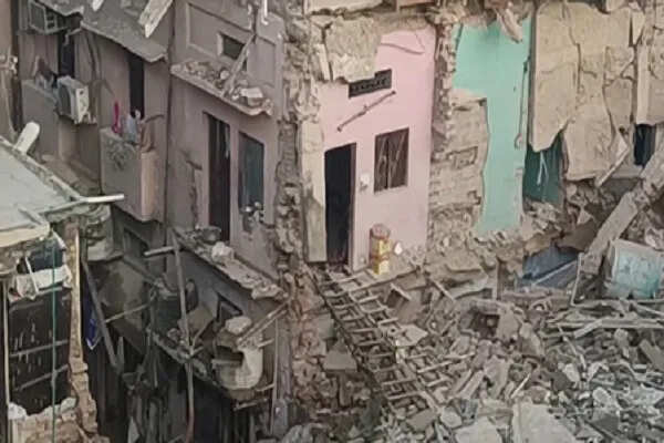 दिल्ली में चार मंजिला इमारत ढही, 14 लोग फंसे