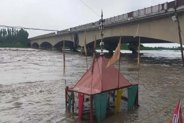 दिल्ली-एनसीआर में भारी बारिश से जनजीवन प्रभावित, यमुना का जलस्तर बढ़ा
