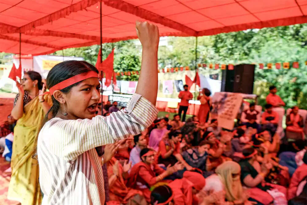 भारत में महिलाओं की श्रम शक्ति में भागीदारी: एक चिंताजनक स्थिति