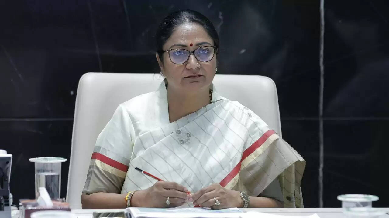 दिल्ली सरकार ने प्राइवेट स्कूलों की फीस वृद्धि पर लगाई रोक
