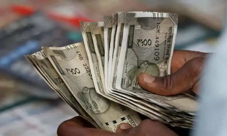 भारतीय रुपये की गिरावट: 93.31 के रिकॉर्ड स्तर पर पहुंचा