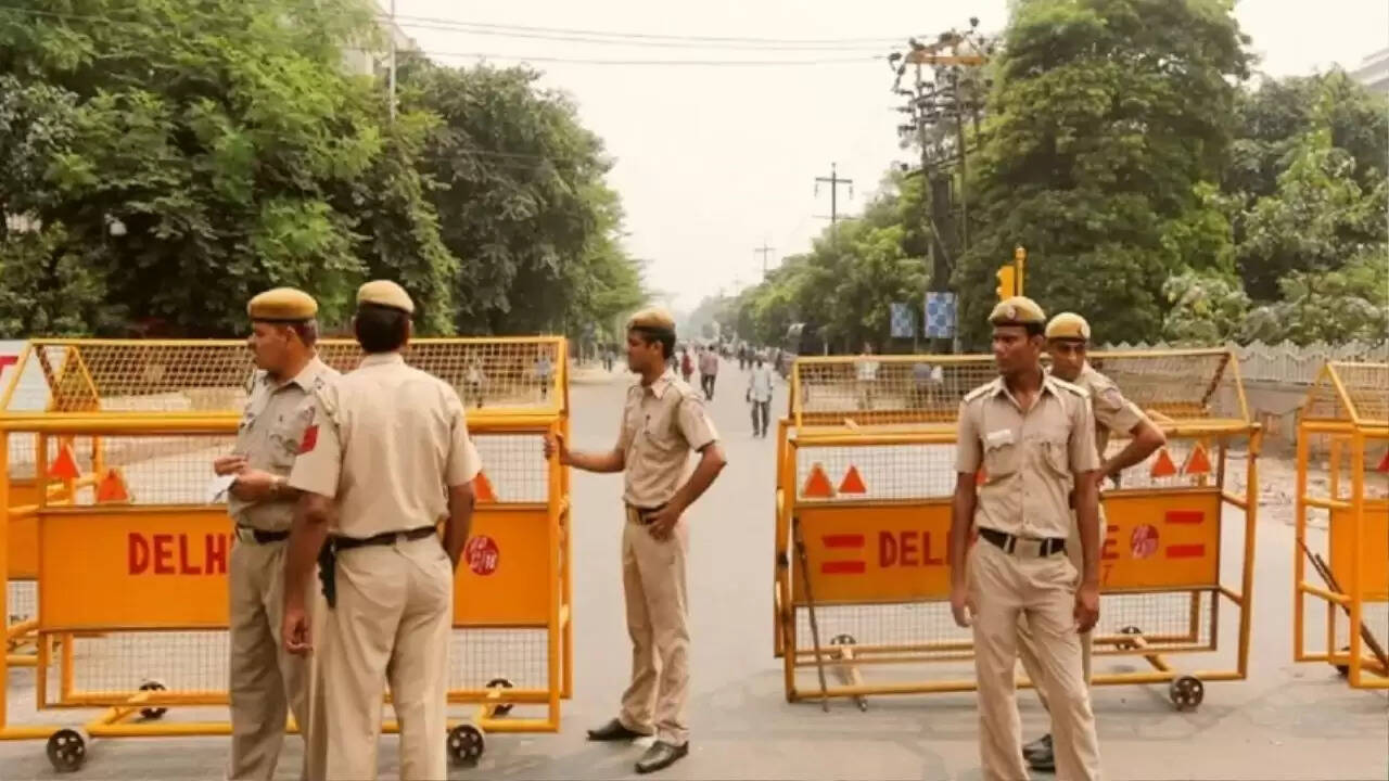 दिल्ली पुलिस का बड़ा अभियान: 500 से अधिक अपराधियों की गिरफ्तारी