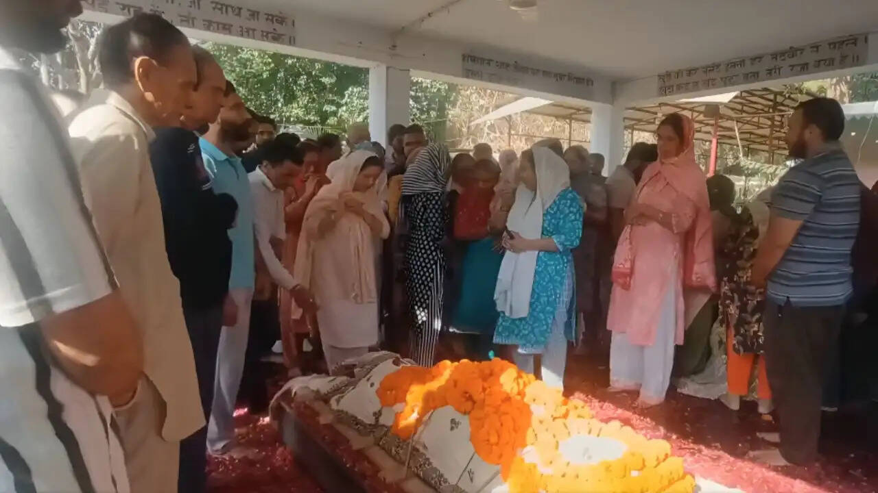 गाजियाबाद में हरीश राणा का अंतिम संस्कार: 13 साल की लड़ाई का अंत