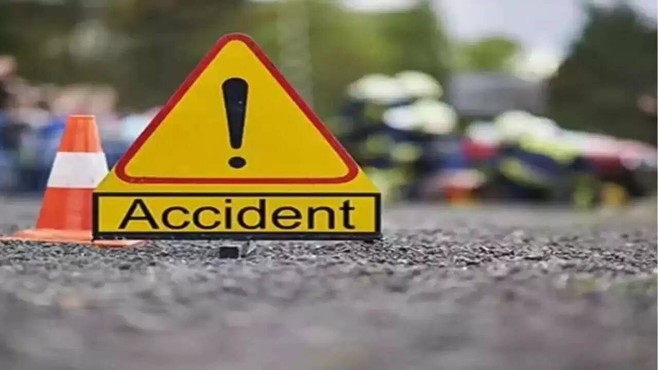 ग्रेटर नोएडा में सड़क दुर्घटना में चार बच्चों की जान गई