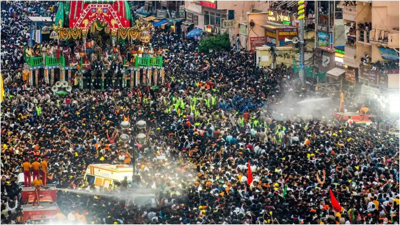 पुरी में जगन्नाथ रथ यात्रा 2025: भीषण गर्मी से श्रद्धालुओं की तबीयत बिगड़ी
