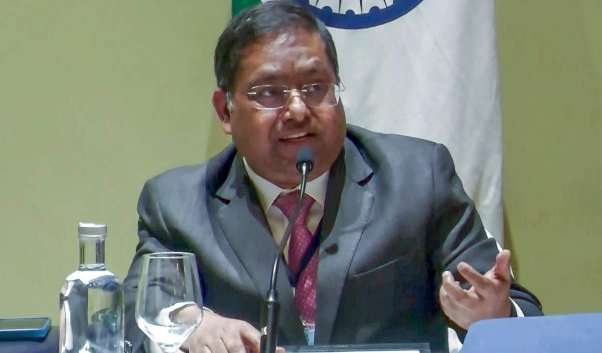 ईरान में तनाव बढ़ा, अमेरिका और इज़राइल के हमलों के बाद स्थिति गंभीर