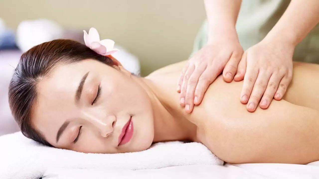 सर्दियों में त्वचा की देखभाल के लिए आवश्यक तेलों का उपयोग