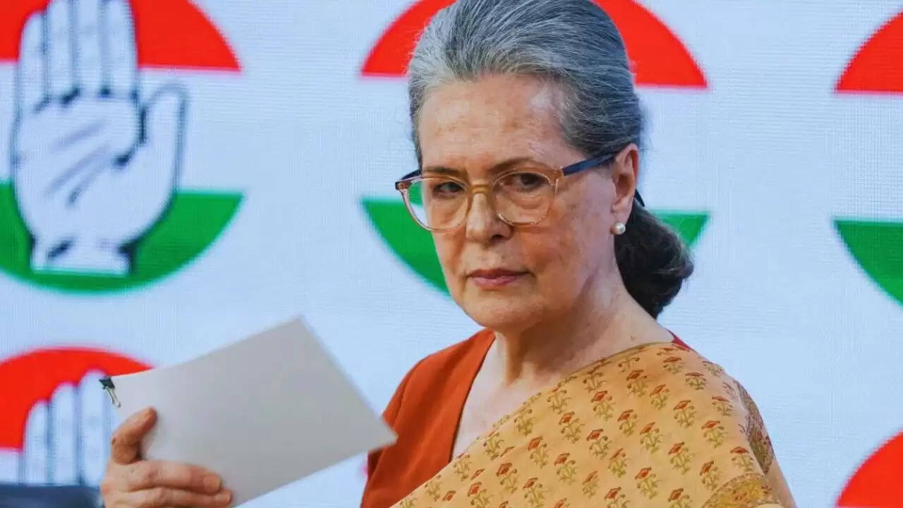 दिल्ली अदालत ने सोनिया गांधी की नागरिकता विवाद पर याचिका खारिज की