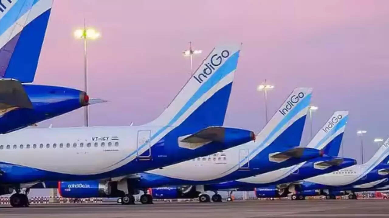 इंडिगो एयरलाइन की उड़ानें रद्द, यात्रियों में हड़कंप