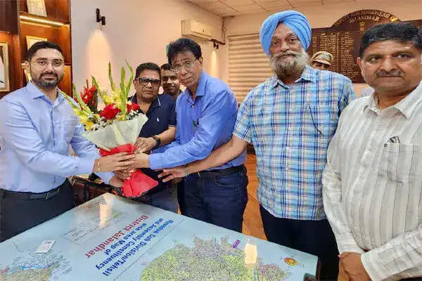 जालंधर के उद्योगपतियों ने नए डीसी वरजीत वालिया से की मुलाकात, समस्याओं पर चर्चा