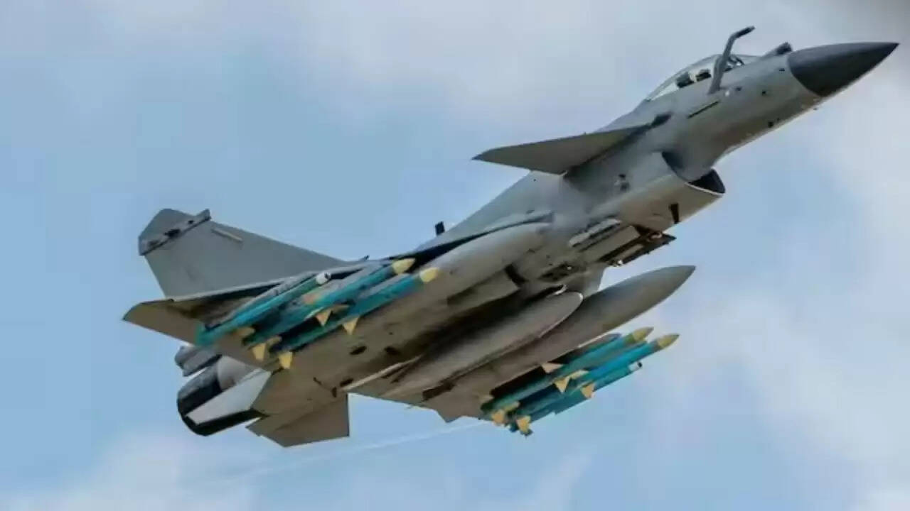 ईरान की वायुसेना में बदलाव: क्या J-10C फाइटर जेट Su-35 से बेहतर है?
